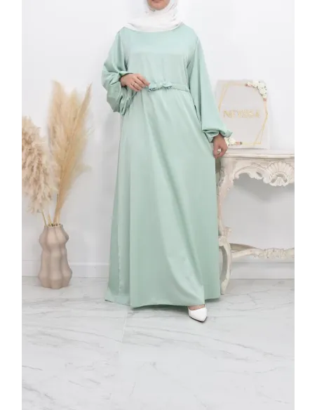 langes böhmisches Kleid mit Satineffekt Ballonärmeln bescheidene Mode.