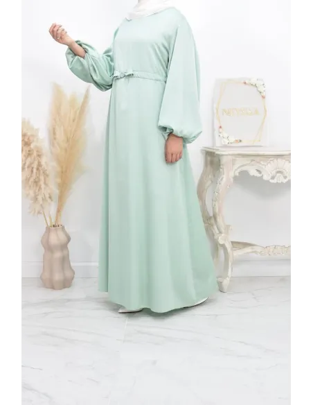 langes böhmisches Kleid mit Satineffekt Ballonärmeln bescheidene Mode.