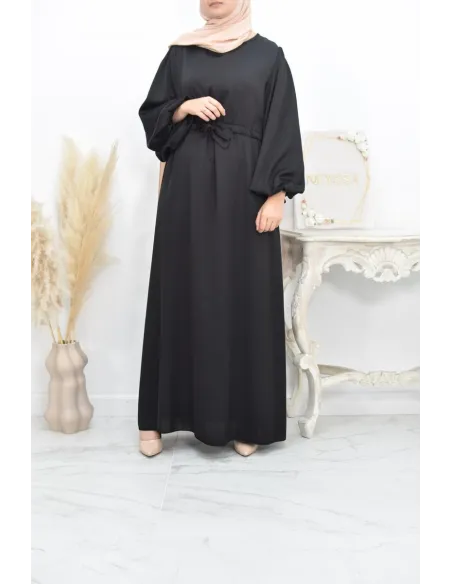 langes böhmisches Kleid mit Satineffekt Ballonärmeln bescheidene Mode.