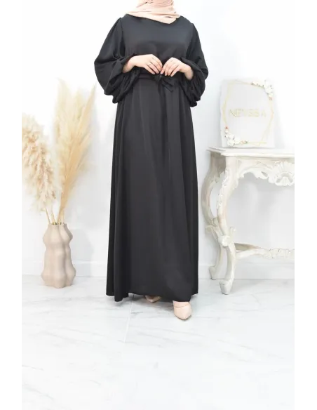 langes böhmisches Kleid mit Satineffekt Ballonärmeln bescheidene Mode.