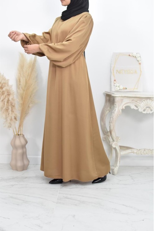 langes böhmisches Kleid mit Satineffekt Ballonärmeln bescheidene Mode.