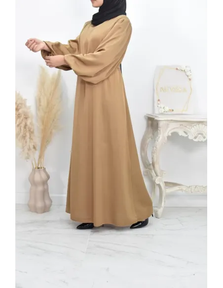 langes böhmisches Kleid mit Satineffekt Ballonärmeln bescheidene Mode.