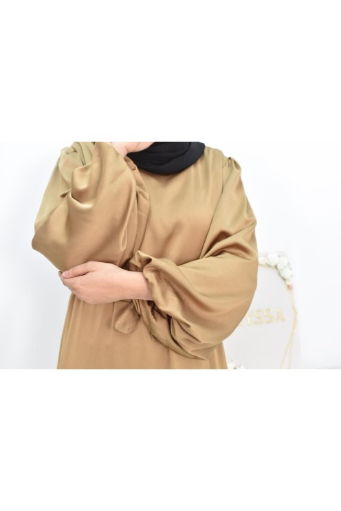 langes böhmisches Kleid mit Satineffekt Ballonärmeln bescheidene Mode.