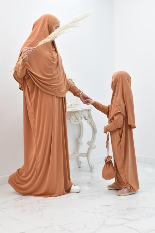 Abaya papillon de priere avec hijab intégré et son sac by neyssa