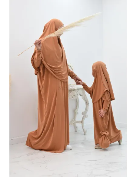 Abaya papillon de priere avec hijab intégré et son sac by neyssa