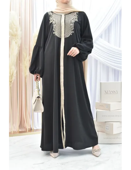 Abaya Aïd Noire brodée couleur dorées et manches bouffantes.