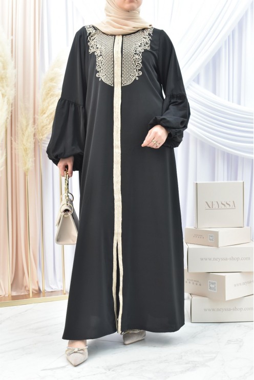 Abaya Aïd Noire brodée couleur dorées et manches bouffantes.