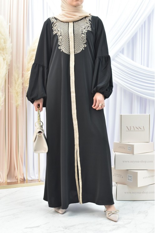 Abaya Aïd Noire brodée couleur dorées et manches bouffantes.