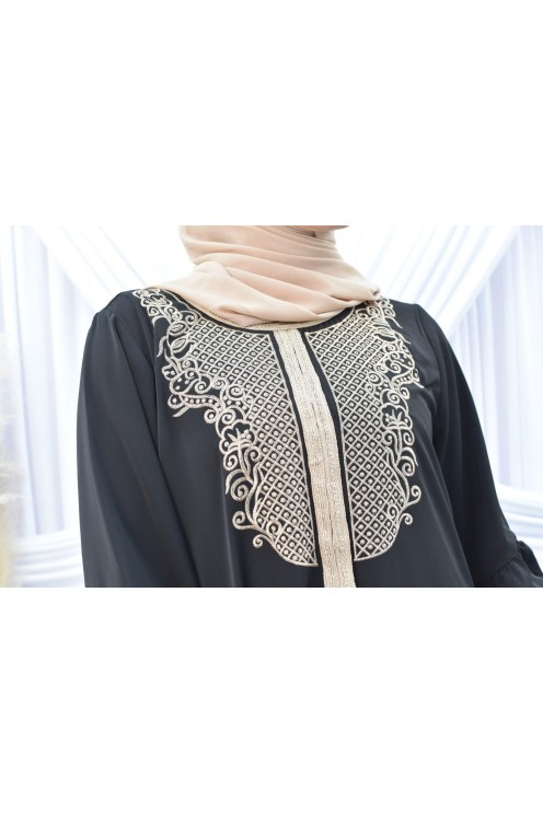 Abaya Aïd Noire brodée couleur dorées et manches bouffantes.