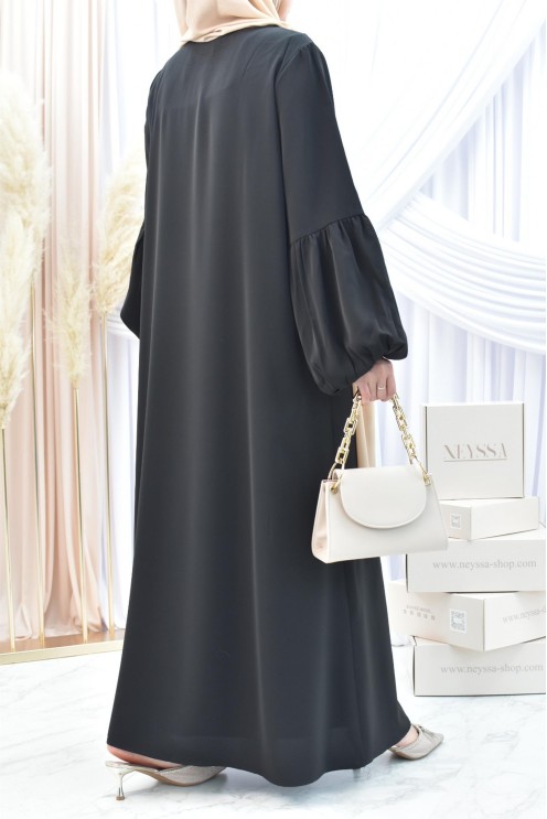 Abaya Aïd Noire brodée couleur dorées et manches bouffantes.