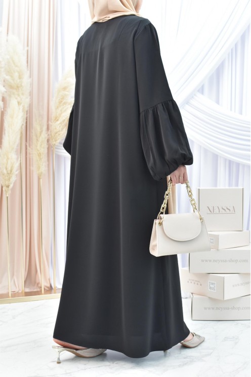 Abaya Aïd Noire brodée couleur dorées et manches bouffantes.