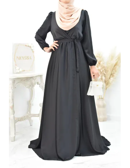 Robe longue satin cache coeur cérémonie femme musulmane.