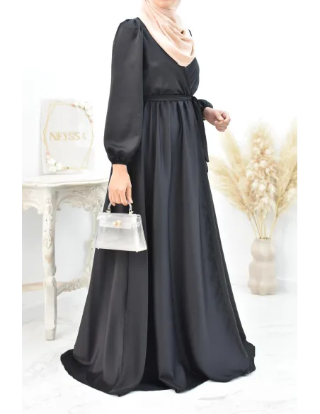 Robe longue satin cache coeur cérémonie femme musulmane.
