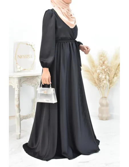 Robe longue satin cache coeur cérémonie femme musulmane.