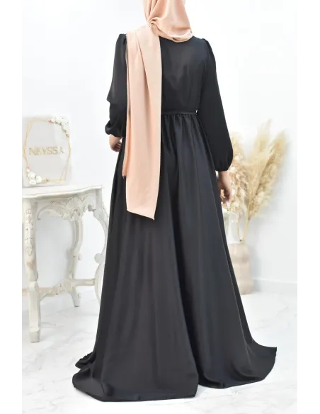 Robe longue satin cache coeur cérémonie femme musulmane.