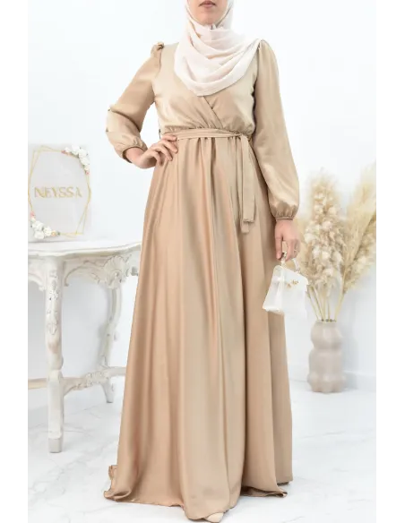 Robe longue satin cache coeur cérémonie femme musulmane.