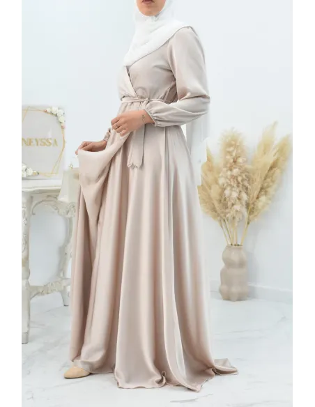 Robe longue satin cache coeur cérémonie femme musulmane.