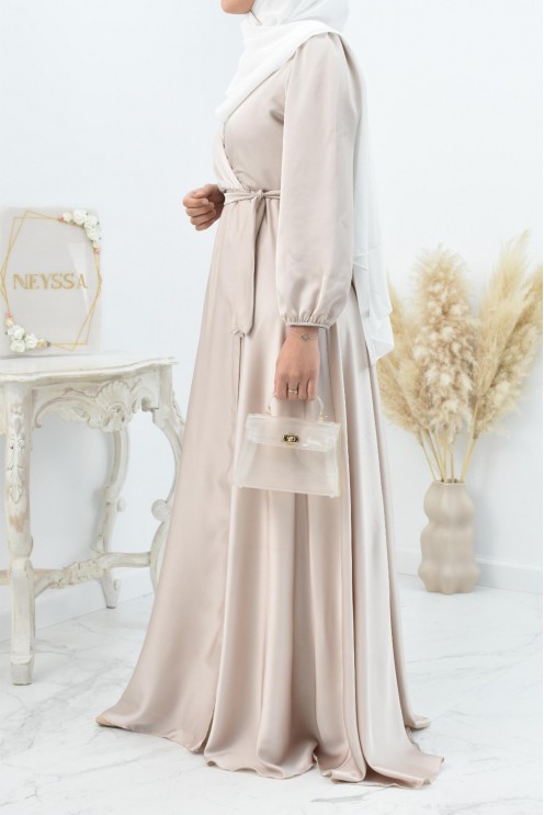 Robe longue satin cache coeur cérémonie femme musulmane.