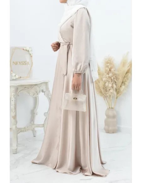 Robe longue satin cache coeur cérémonie femme musulmane.