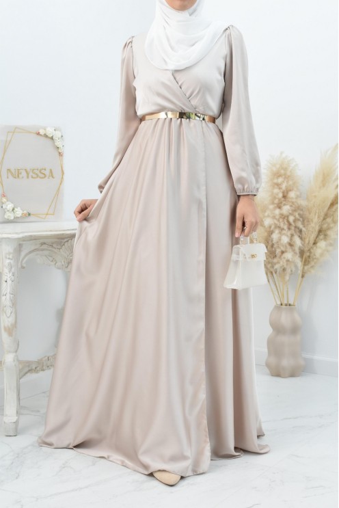 Robe longue satin cache coeur cérémonie femme musulmane.