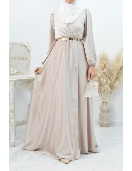 Robe longue satin cache coeur cérémonie femme musulmane.