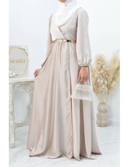 Robe longue satin cache coeur cérémonie femme musulmane.