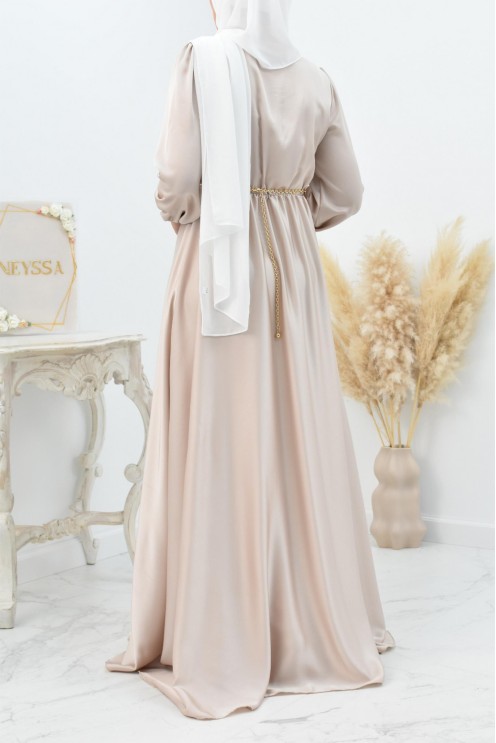 Robe longue satin cache coeur cérémonie femme musulmane.