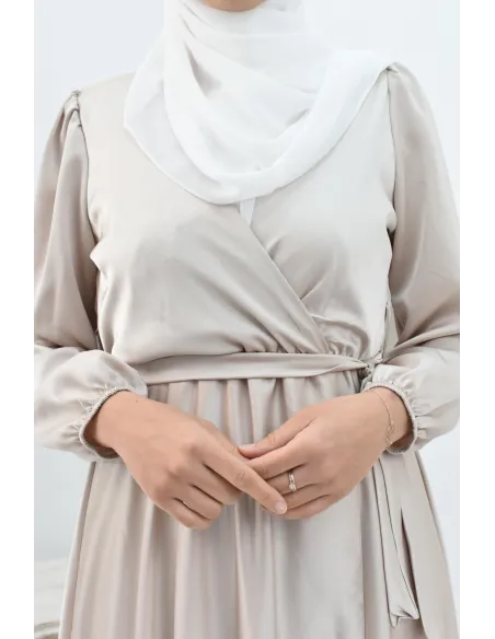 Robe longue satin cache coeur cérémonie femme musulmane.