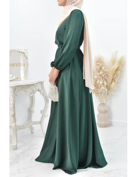 Robe longue satin cache coeur cérémonie femme musulmane.