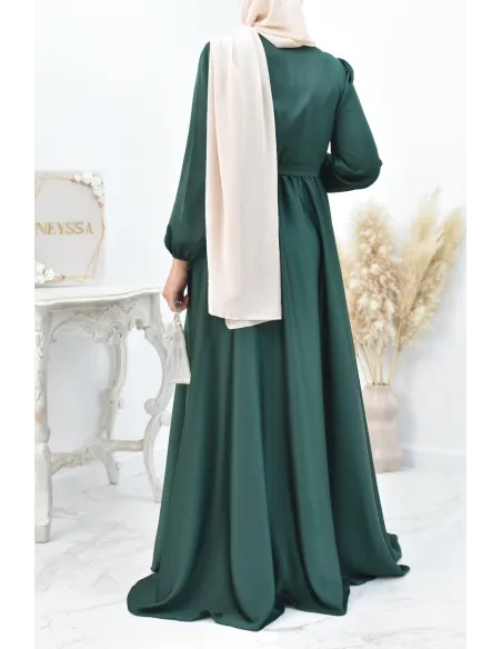 Robe longue satin cache coeur cérémonie femme musulmane.