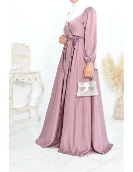 Robe longue satin cache coeur cérémonie femme musulmane.