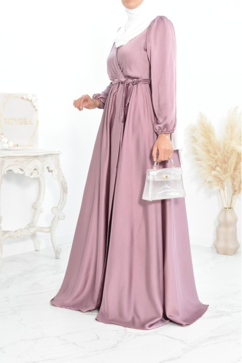 Robe longue satin cache coeur cérémonie femme musulmane.