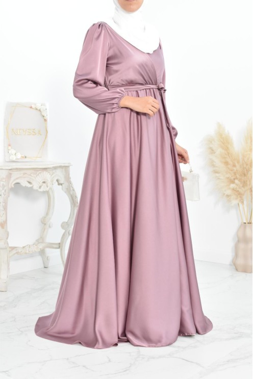 Robe longue satin cache coeur cérémonie femme musulmane.
