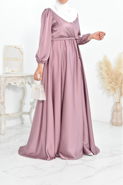 Robe longue satin cache coeur cérémonie femme musulmane.
