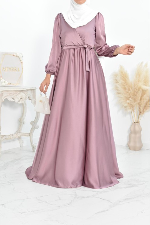 Robe longue satin cache coeur cérémonie femme musulmane.