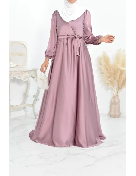 Robe longue satin cache coeur cérémonie femme musulmane.