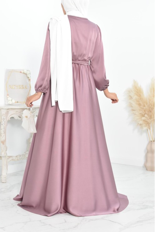 Robe longue satin cache coeur cérémonie femme musulmane.