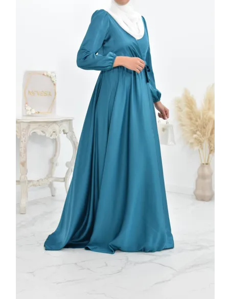Robe longue satin cache coeur cérémonie femme musulmane.