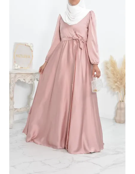 Robe longue satin cache coeur cérémonie femme musulmane.