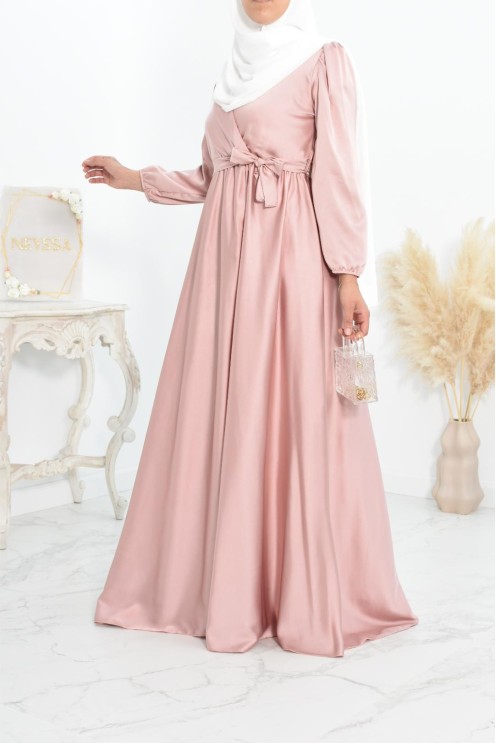 Robe longue satin cache coeur cérémonie femme musulmane.