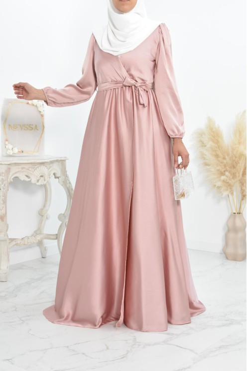Robe longue satin cache coeur cérémonie femme musulmane.