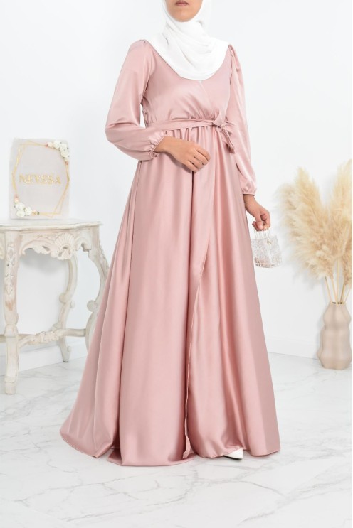 Robe longue satin cache coeur cérémonie femme musulmane.