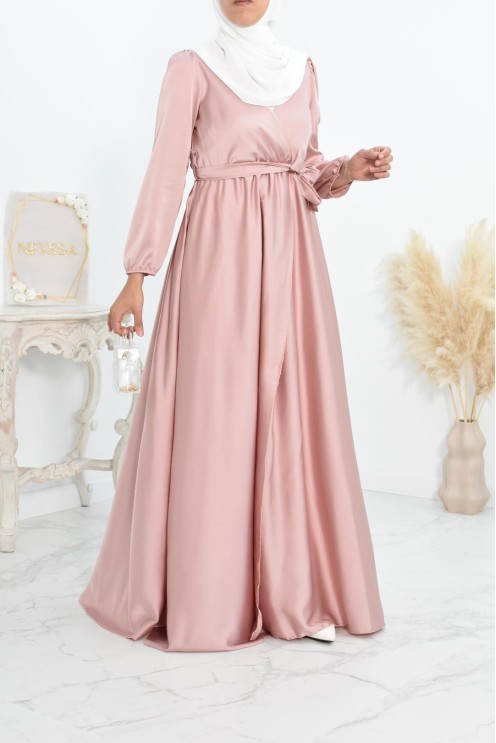 Robe longue satin cache coeur cérémonie femme musulmane.