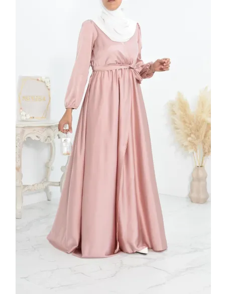 Robe longue satin cache coeur cérémonie femme musulmane.