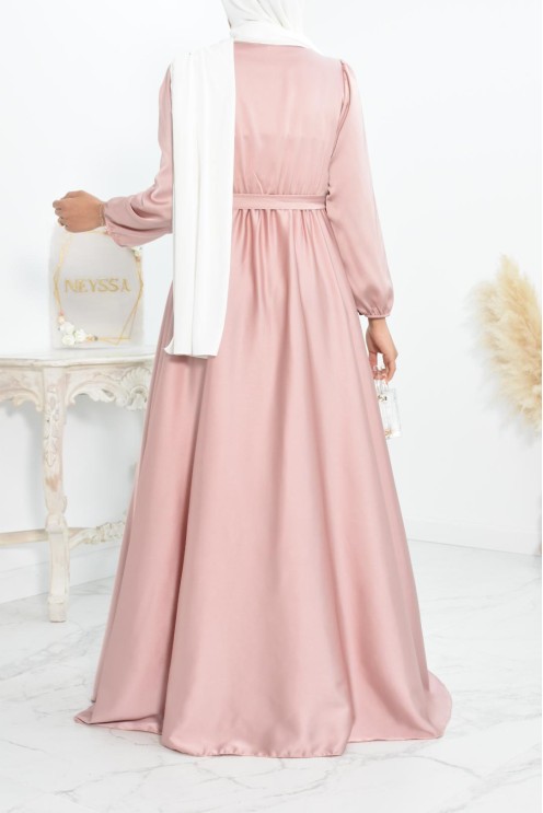 Robe longue satin cache coeur cérémonie femme musulmane.