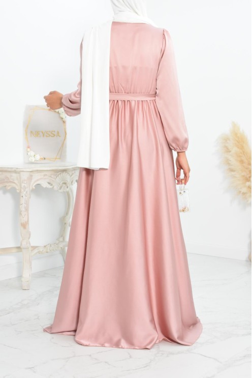 Robe longue satin cache coeur cérémonie femme musulmane.