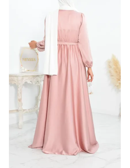 Robe longue satin cache coeur cérémonie femme musulmane.