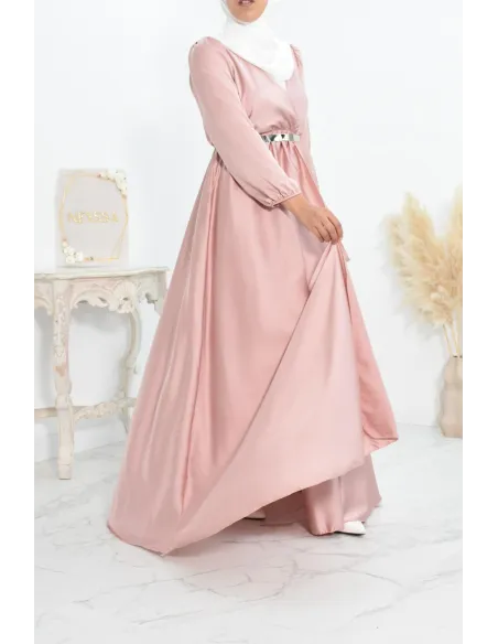 Robe longue satin cache coeur cérémonie femme musulmane.