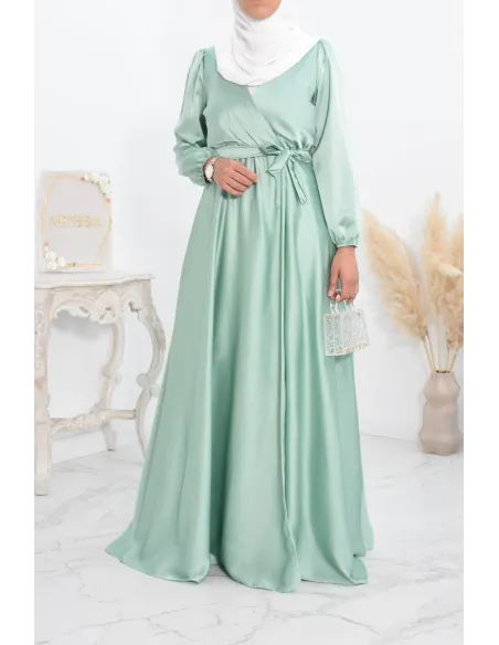 Robe longue satin cache coeur cérémonie femme musulmane.