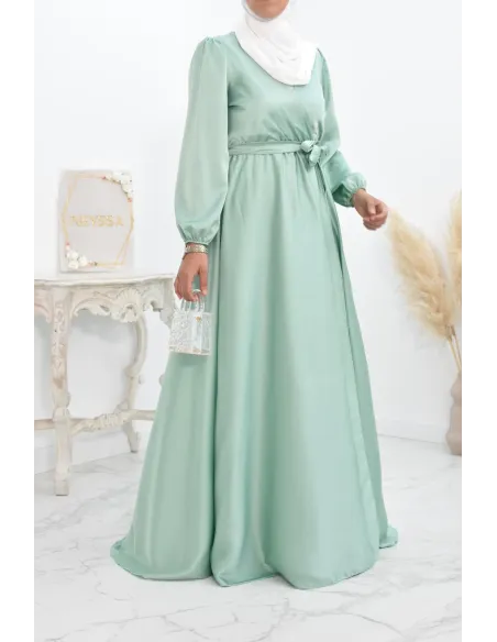 Robe longue satin cache coeur cérémonie femme musulmane.